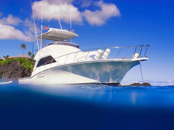 Белоснежная яхта