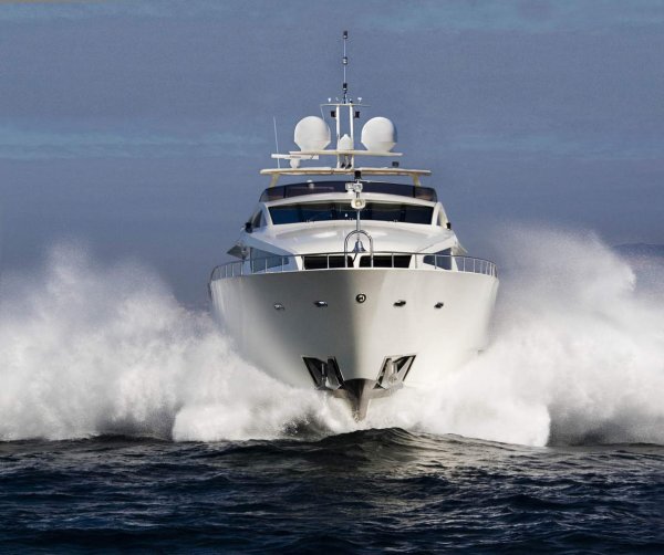 Скоростная яхта