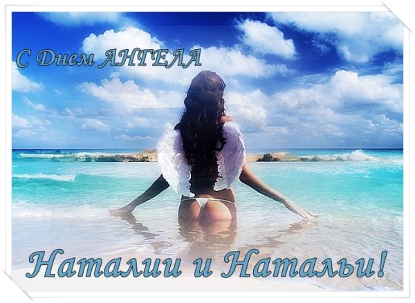 Девушка на песке у моря