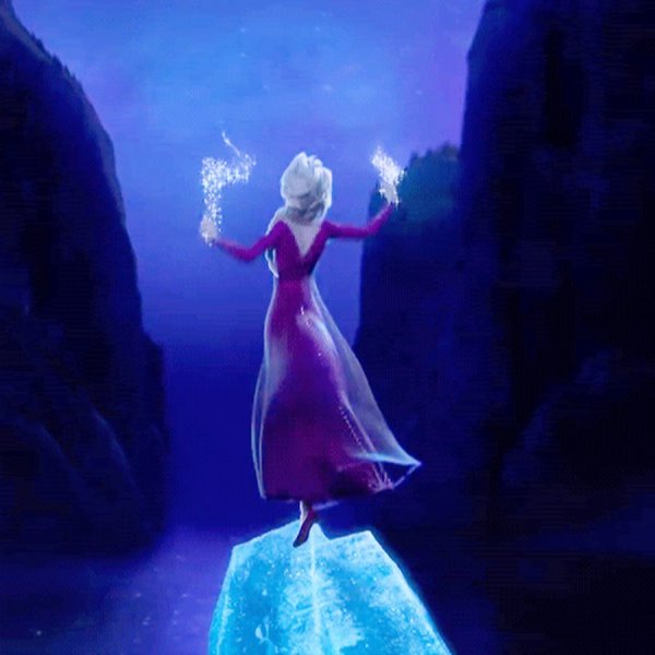 Elsa Frozen 2 в фиолетовом платье