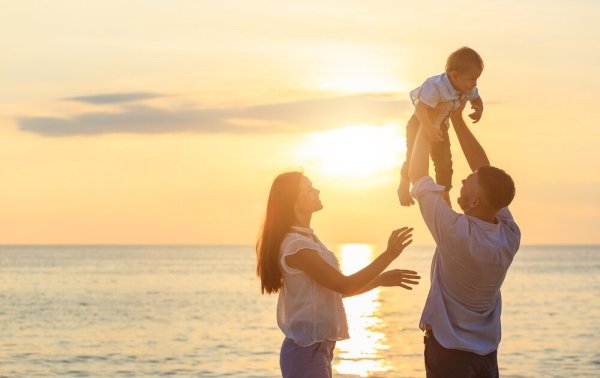 Мама папа сын на море