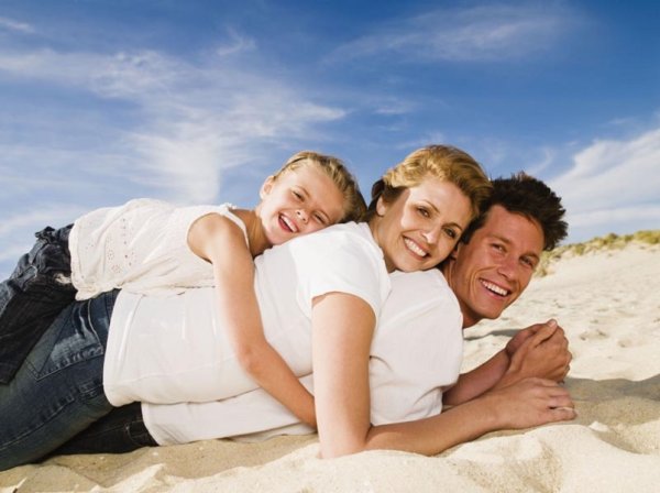 Счастливая семья мама папа сын