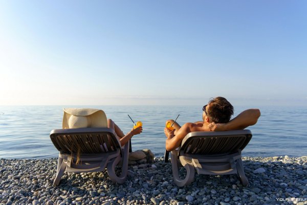 Отдыхающие на море