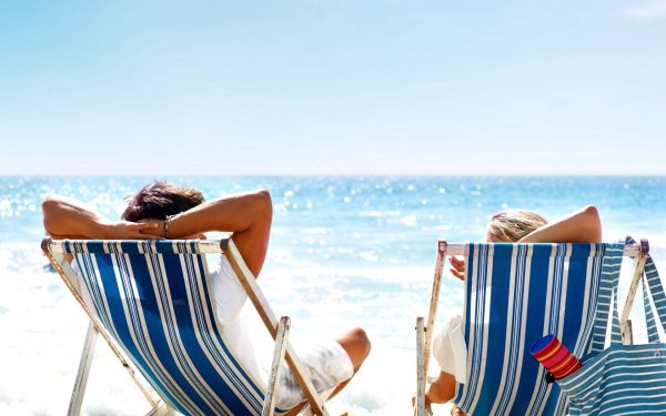 Шезлонг на море