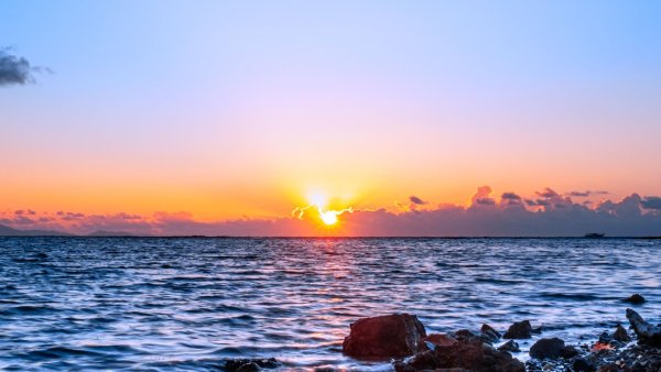 Красивый закат на море