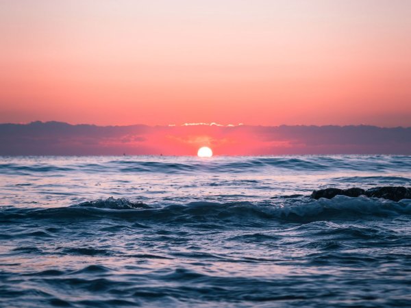 Волны на закате