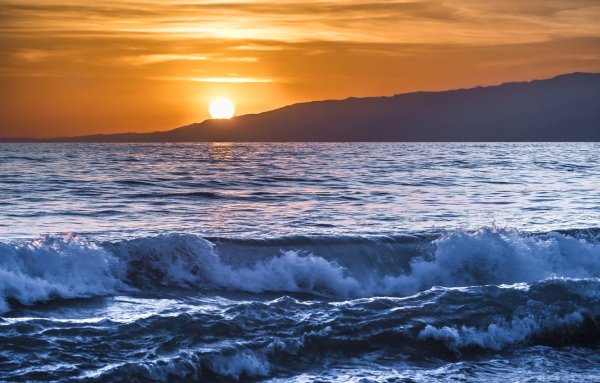 Прибой на закате