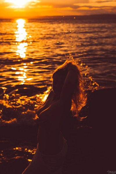 Девочка и море