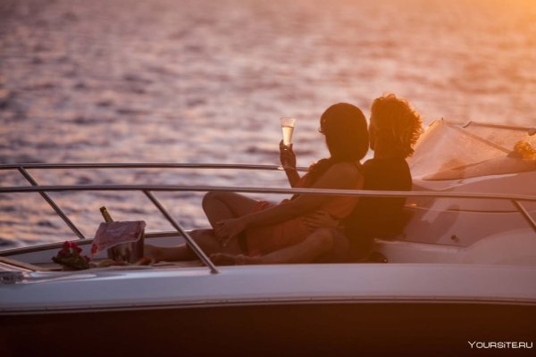 Романтическая прогулка на катере