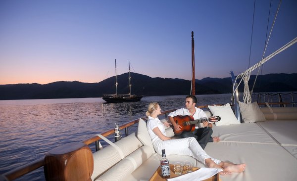 Романтический ужин на яхте