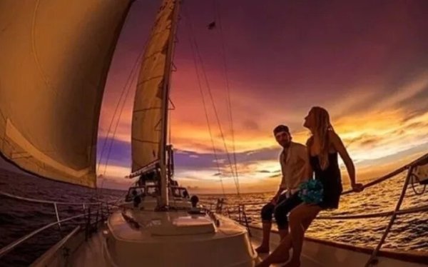 Романтичная пара на корабле