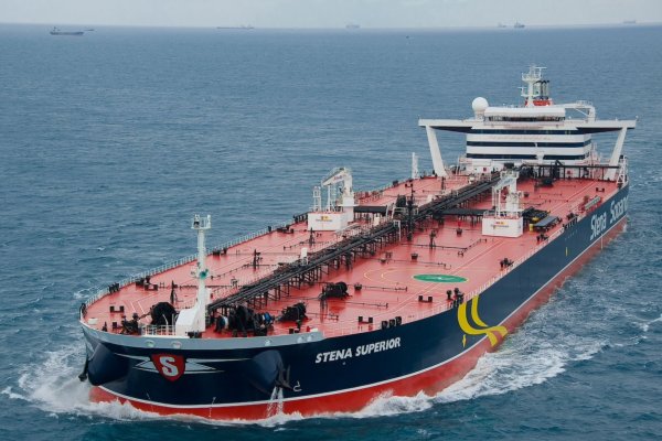 Танкер с нефтью