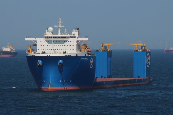 Нефтеналивной танкер Черноморский