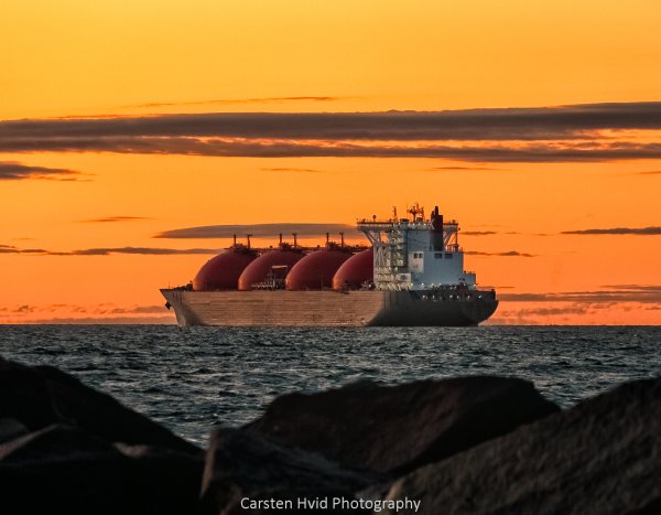 Палуба нефтеналивного танкера