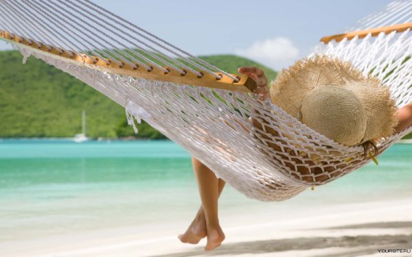 Женщина в гамаке