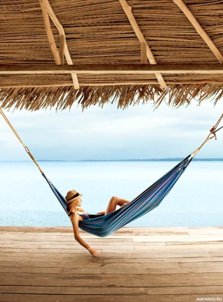 Гладкие ноги на пляже