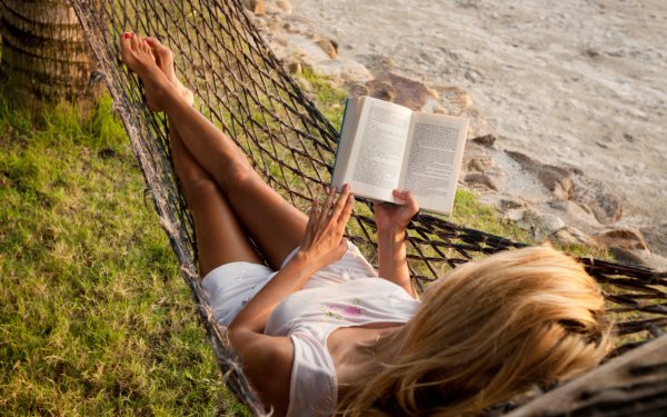 Гамак на берегу океана