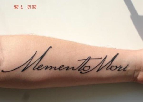 Татуировка моменто море на руке