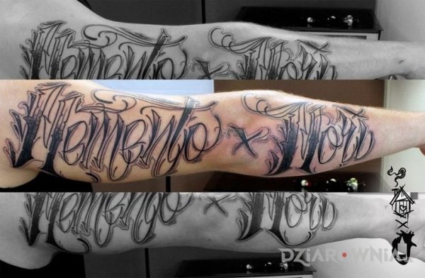 Тату на руке мужские надписи моменто море