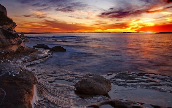 Берег моря камни закат