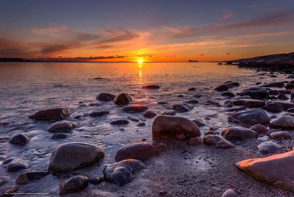 Море камни закат