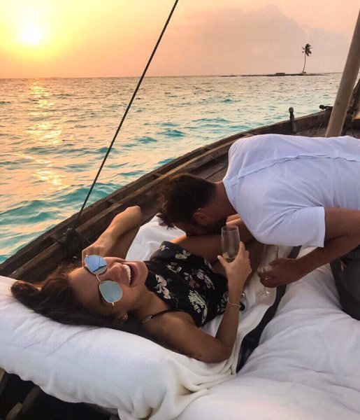 Влюбленные на берегу моря