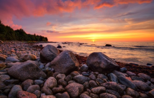 Берег моря камни закат