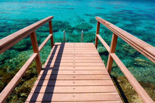 Деревянный мостик к морю