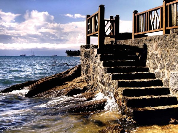 Каменный причал