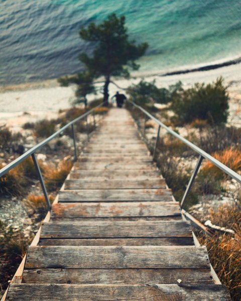 Лестница к морю в Геленджике голубая бухта