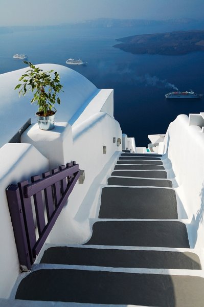 Спуск к воде на набережной