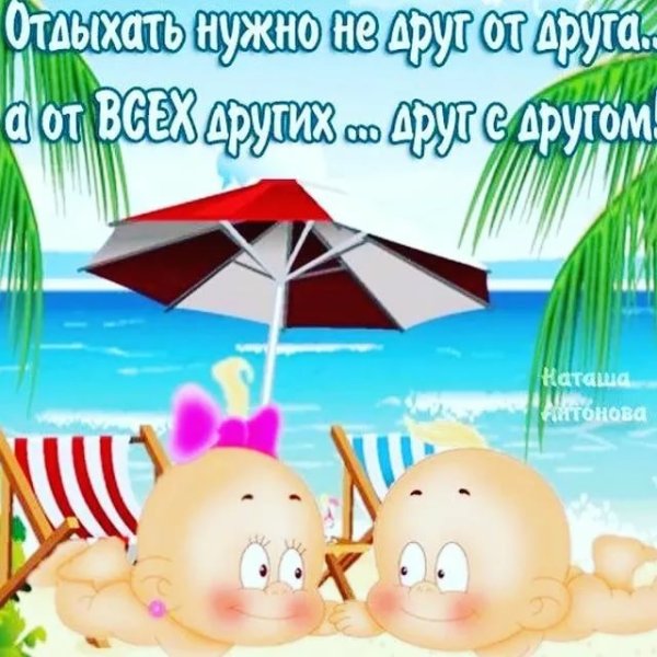 Толстый мужик прыгает в воду