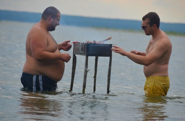 Мужская фотосессия на пляже смешная
