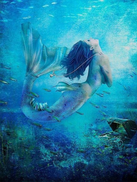 Русалка в океане
