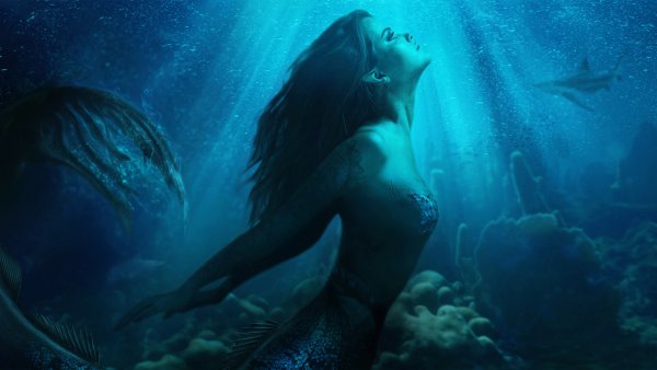Русалка с голубыми волосами