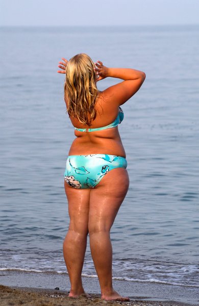 Смешные толстухи на пляже