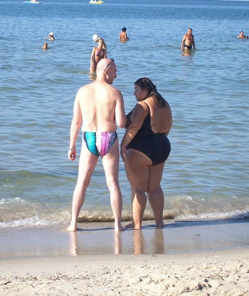 Жирный в бассейне