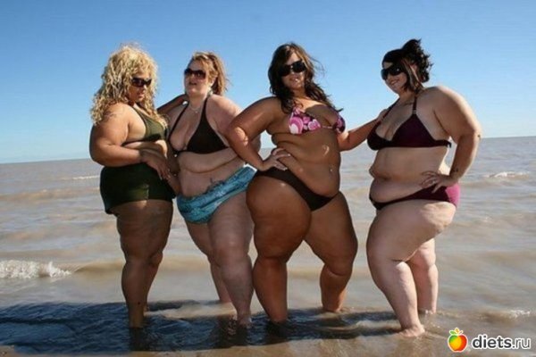 Толстые подруги в купальниках