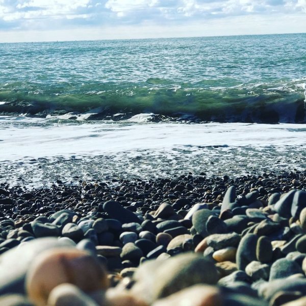 Абхазия галечный пляж в Гаграх