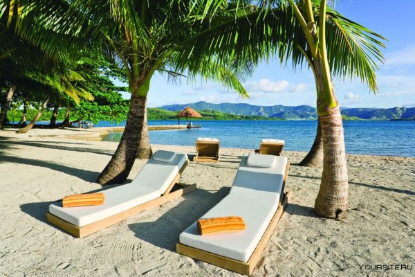 Шезлонг на пляже