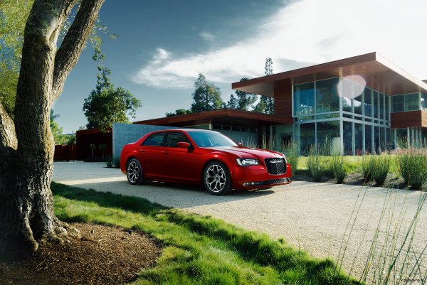 Машина перед домом