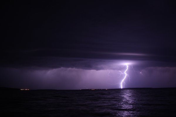 Гроза над океаном