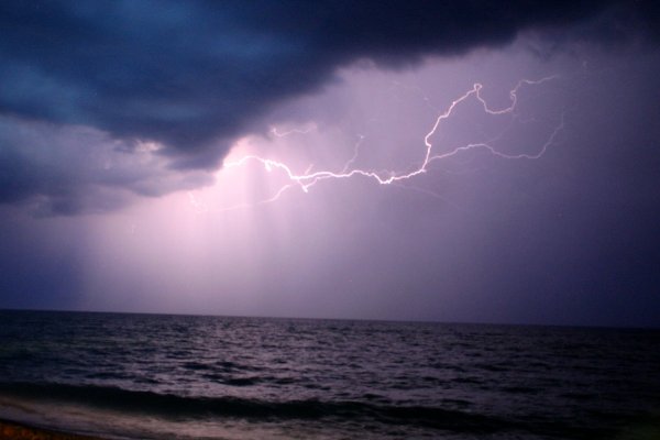 Гроза над океаном
