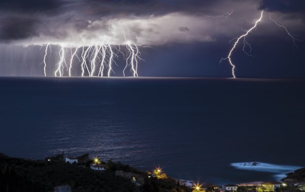 Гроза над морем