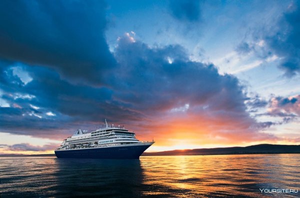 Круизный лайнер MSC