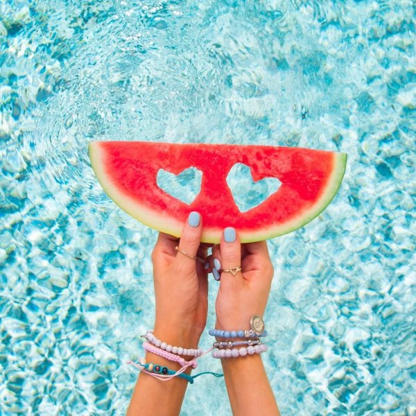 Арбуз на море