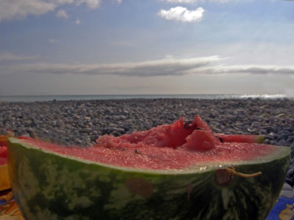 Арбуз на песке