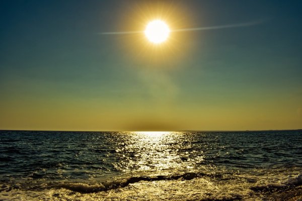 Солнечное море