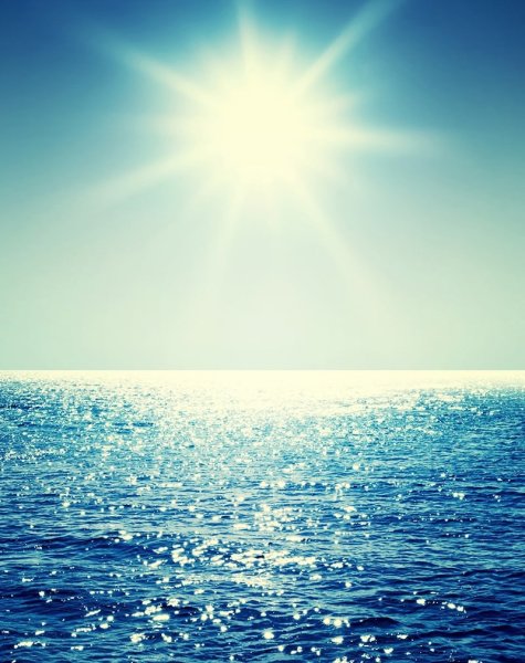 Голубое море и солнце