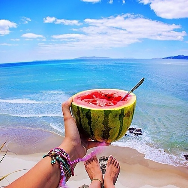 Арбуз на море